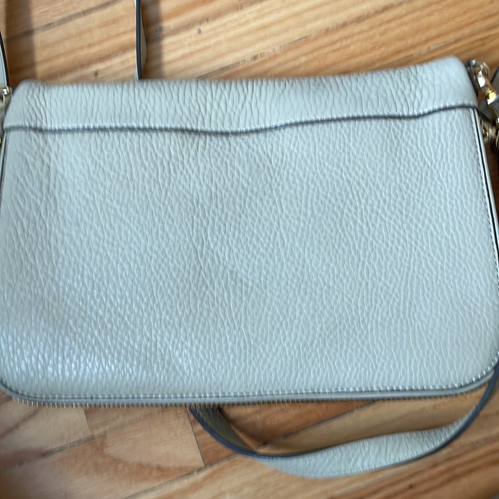 Tory Burch Cross body bag. Like new - Picture 3 of 4